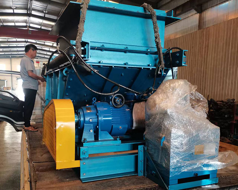 山東礦安重工自主研發(fā)生產(chǎn)的鏈?zhǔn)浇o煤機(jī)裝車發(fā)往陜西