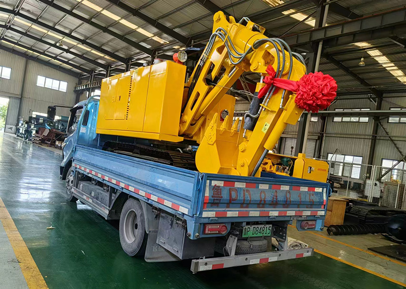 礦安重工生產(chǎn)的液壓挖掘機(jī)裝車(chē)發(fā)貨