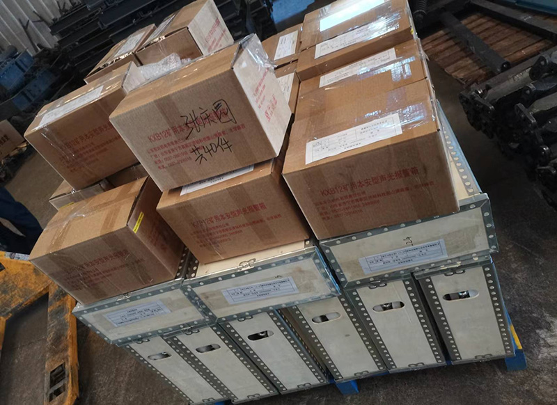 山東礦安重工自主研發(fā)生產(chǎn)的礦用電子圍欄防護(hù)系統(tǒng)裝車(chē)發(fā)貨