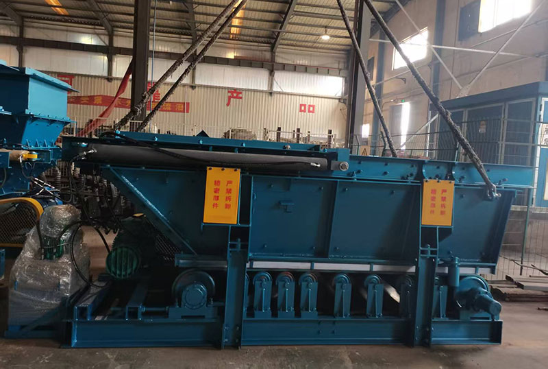 山東礦安重工兩臺液壓稱重給煤機裝車發(fā)貨