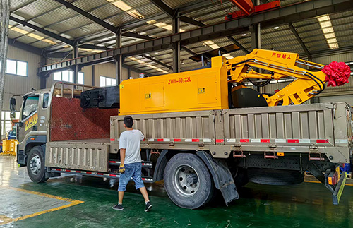 山東礦安重工自主研發(fā)的礦用扒渣機成功裝車發(fā)貨