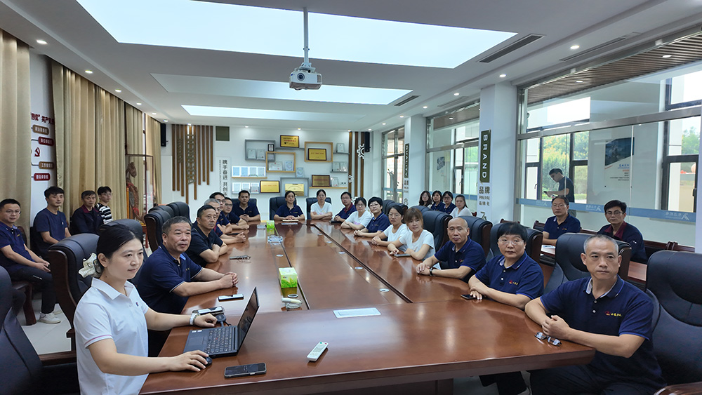 我公司組織全體員工觀看九三閱兵，弘揚愛國主義精神